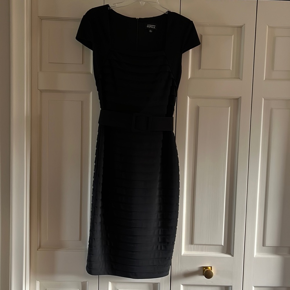 Adrianna Papell cocktail dress. Size 4